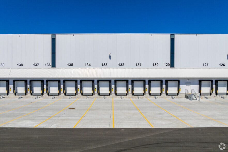 More Photos Of 3501 St De La Synergie, Vaudreuil-dorion Distribution For Lease