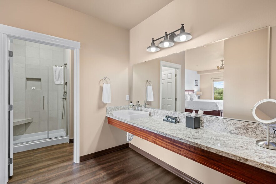 More Photos Of 701 Fountain Blvd, Zillah Hotel For Sale