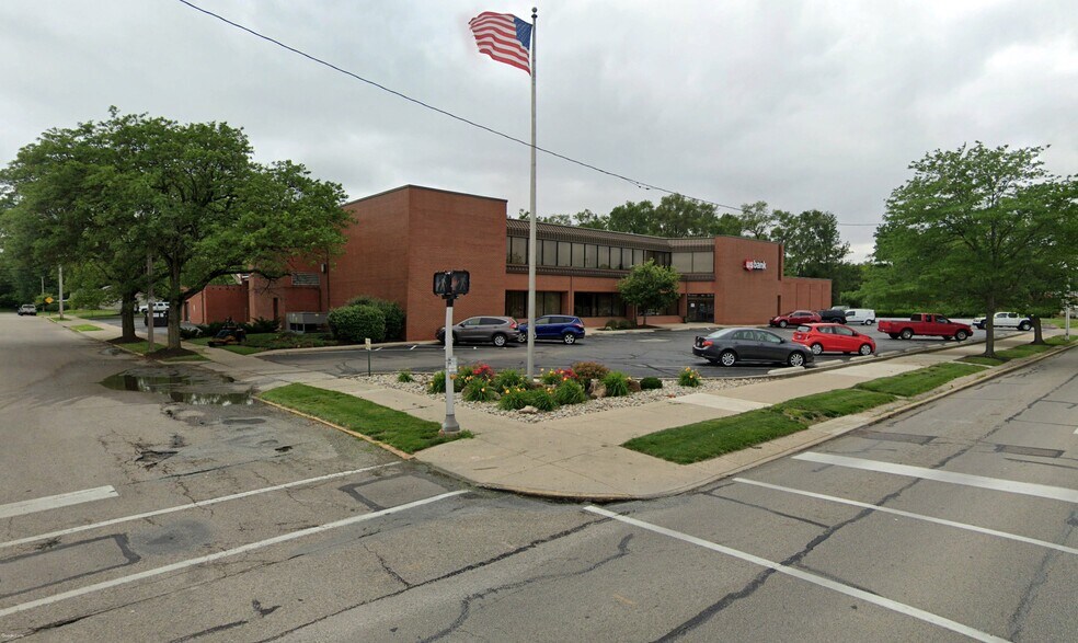 Primary Photo Of 910 W Main St, Troy Bank For Sale