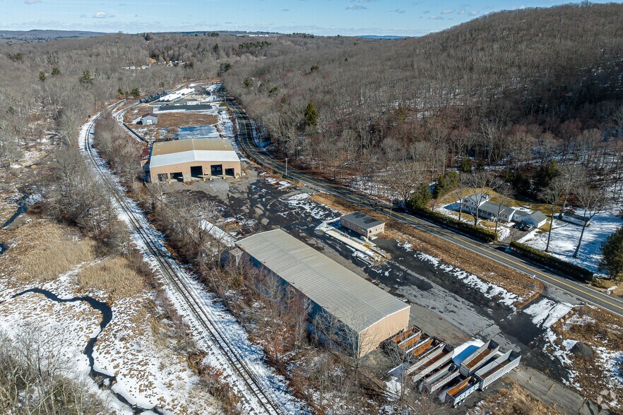 More Photos Of 400 S Main St, Terryville Warehouse For Lease