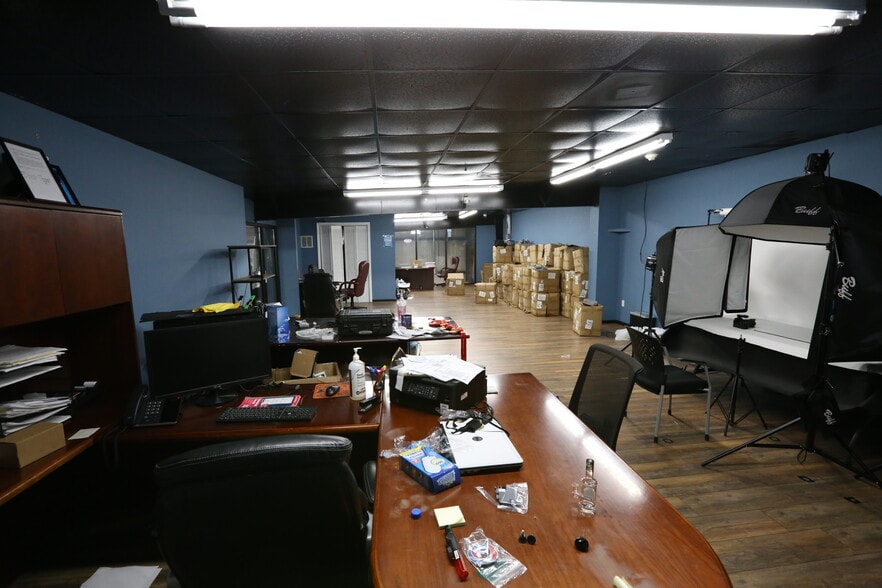 More Photos Of 3042 Matlock Dr NW, Kennesaw Warehouse For Sale