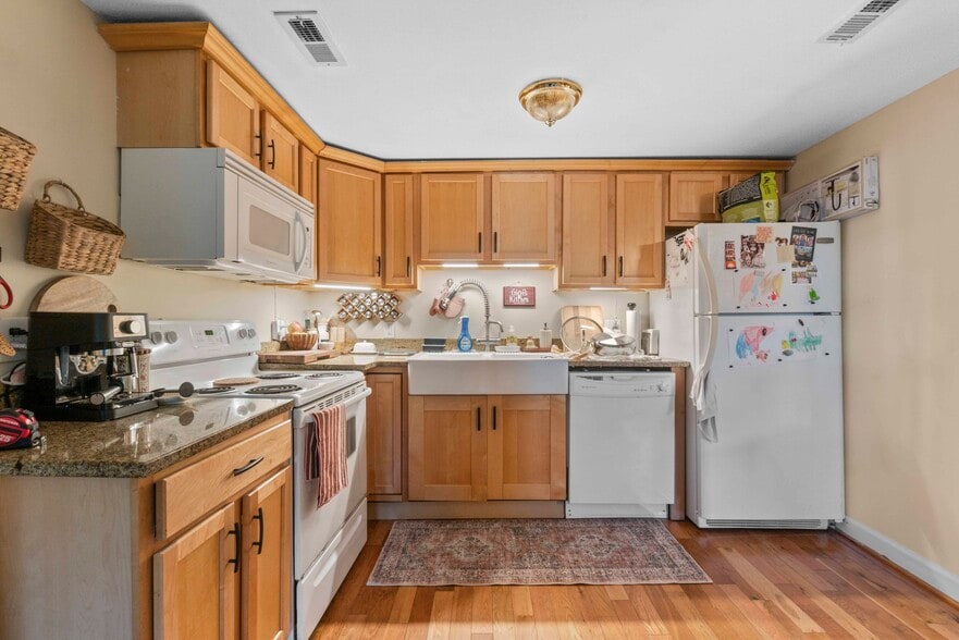 More Photos Of 5011 Roland Ave, Baltimore Apartments For Sale