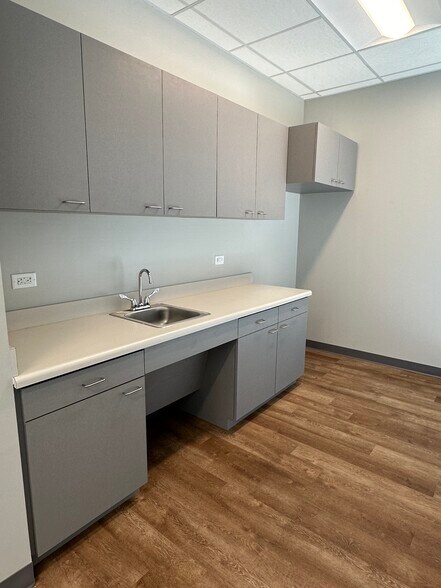 More Photos Of 3216 Napier Park, Shavano Park Medical For Lease