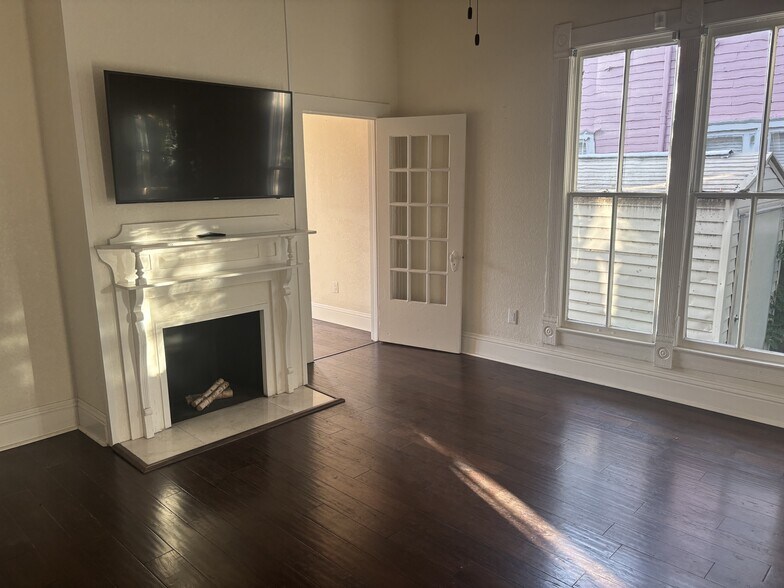 More Photos Of 117 S French Ave, Sanford Restaurant For Lease