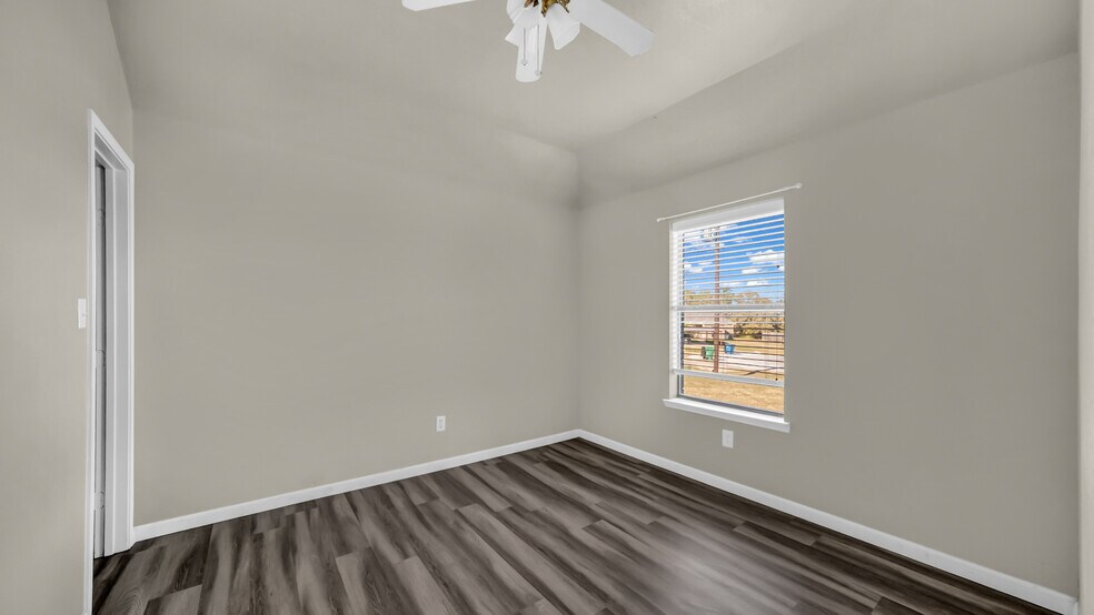 More Photos Of 141 Lindas Creek Ln, Weatherford Multifamily For Sale