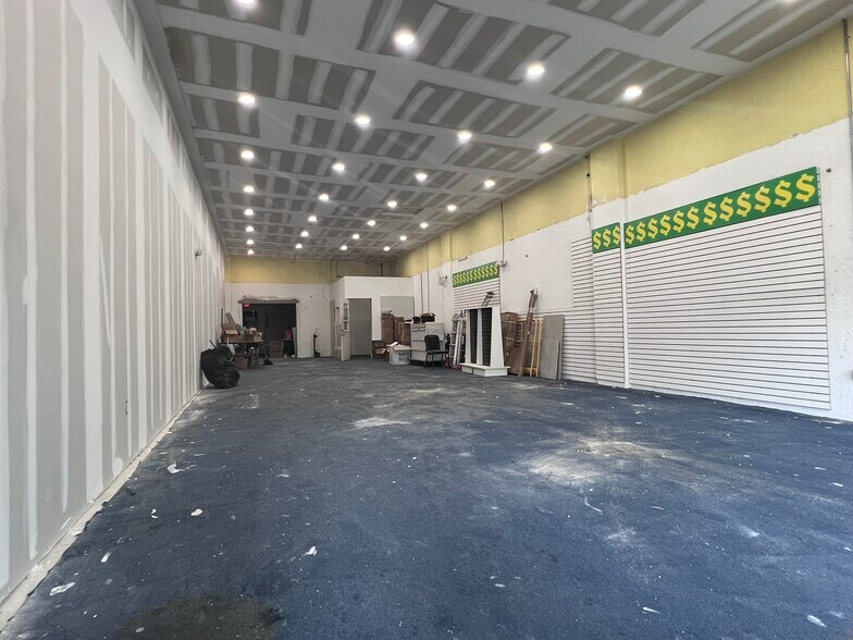 More Photos Of 515-519 Dr Martin Luther King Jr St N, Saint Petersburg Storefront For Lease