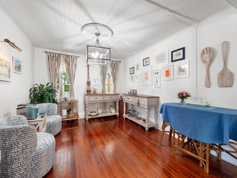 More Photos Of 2135 Mcgregor Blvd, Fort Myers Hospitality For Sale