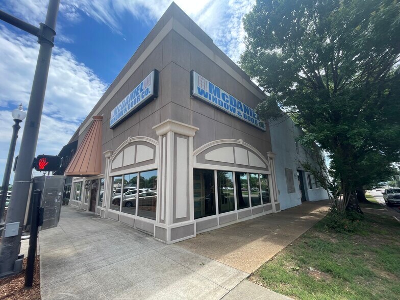 More Photos Of 300 E Tennessee St, Florence Flex For Sale