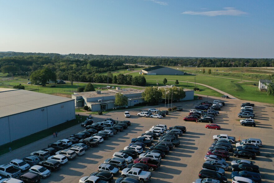 More Photos Of 3909 SW Burlingame Rd, Topeka Light Manufacturing For Sale