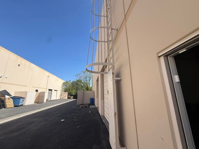 More Photos Of 15823 W Monte St, Sylmar Warehouse For Sale