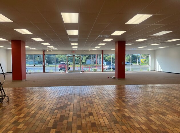 More Photos Of 6569 103rd St, Jacksonville Showroom For Sale