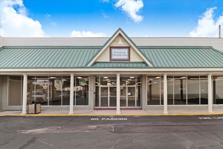 More Photos Of 501 E Market St, Smithfield Storefront For Lease