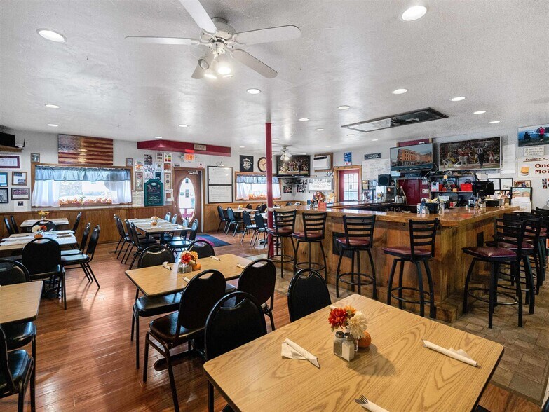 More Photos Of 25 North St, Proctor Restaurant For Sale