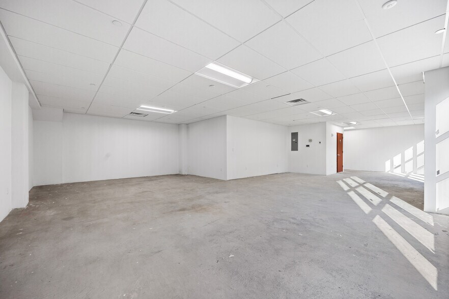 More Photos Of 13320 41st Rd, Flushing Office For Sale