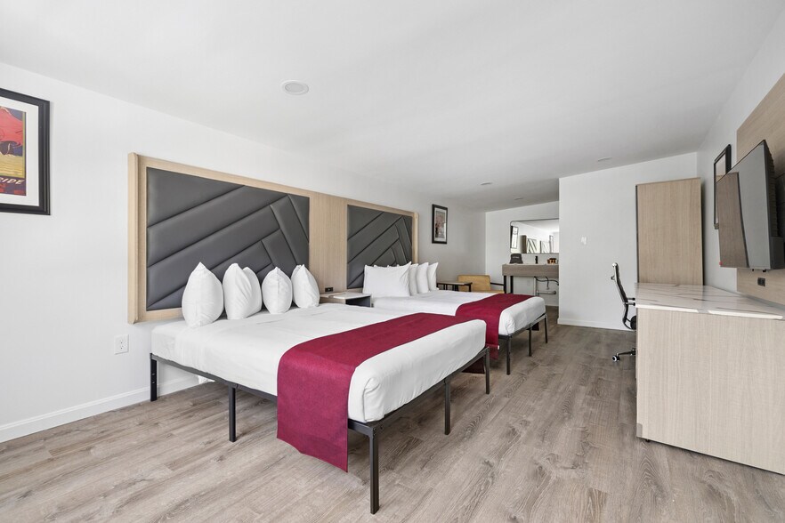 More Photos Of 337 Commercial St, Rockport Hotel For Sale