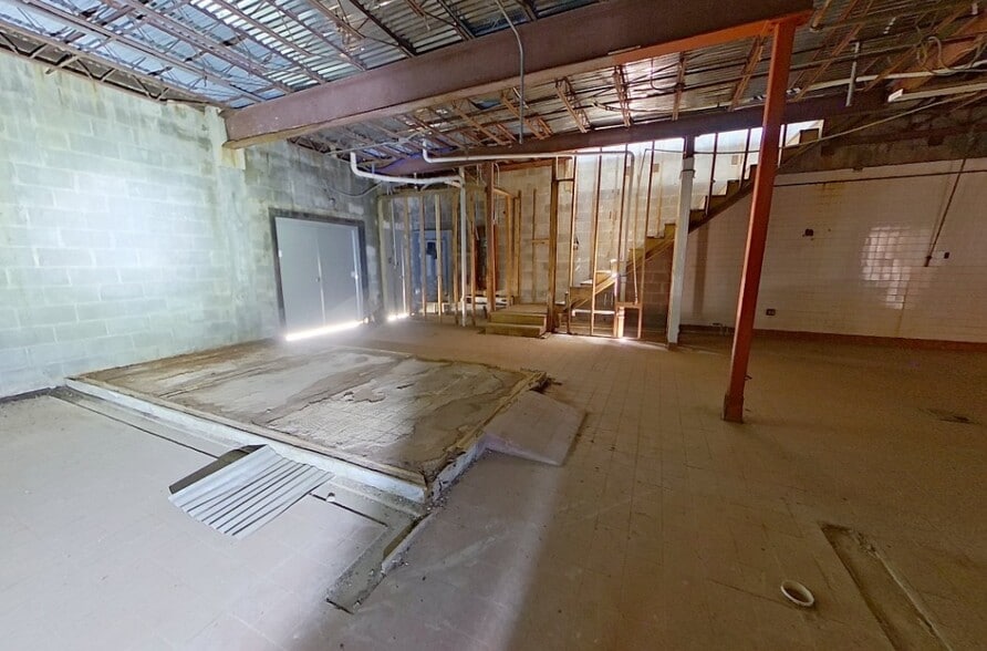 More Photos Of 610 N Navy Blvd, Pensacola Freestanding For Lease