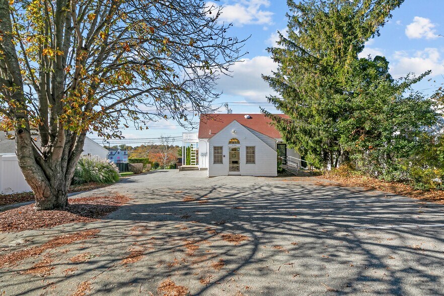 More Photos Of 74 Valley Rd, Middletown Office For Sale