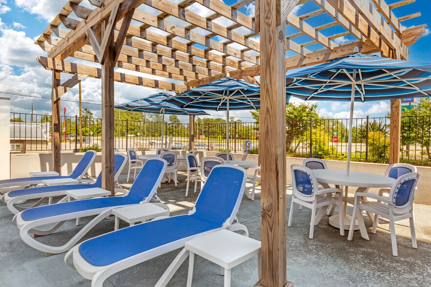 More Photos Of 115 Lake Ave, Spring Lake Hotel For Sale