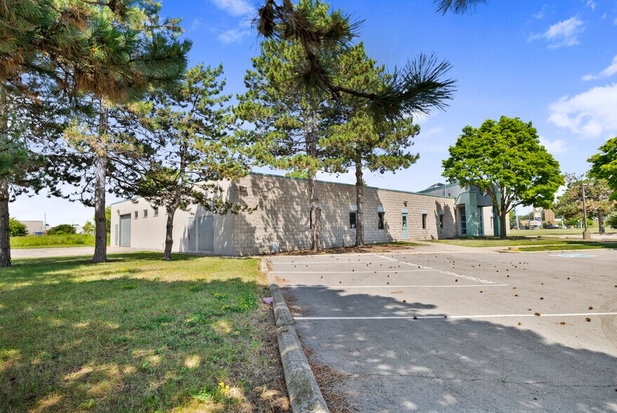 More Photos Of 3405 Rhodes Dr, Windsor Medical For Lease