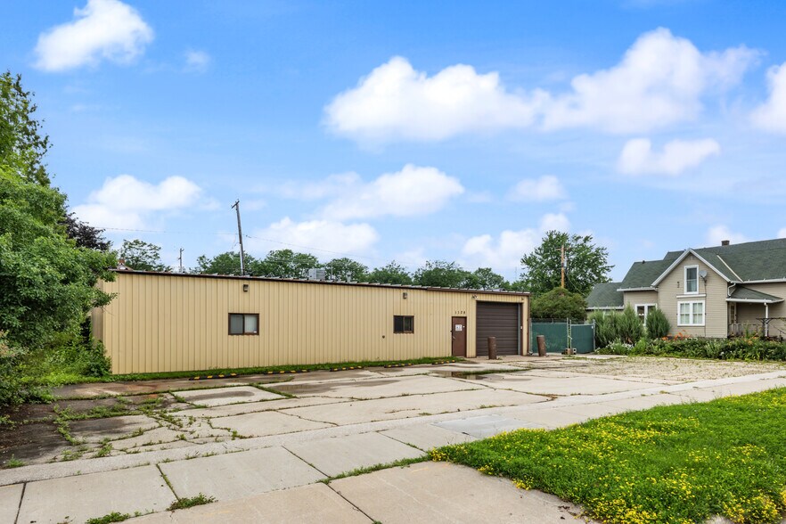 More Photos Of 1138 State St, Green Bay Warehouse For Sale