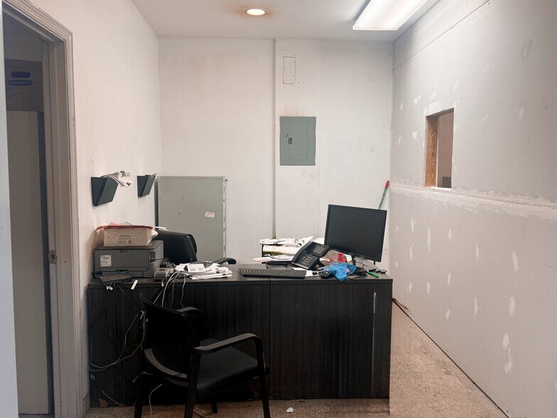 More Photos Of 2335-2337 NW 149th St, Opa-locka Warehouse For Lease