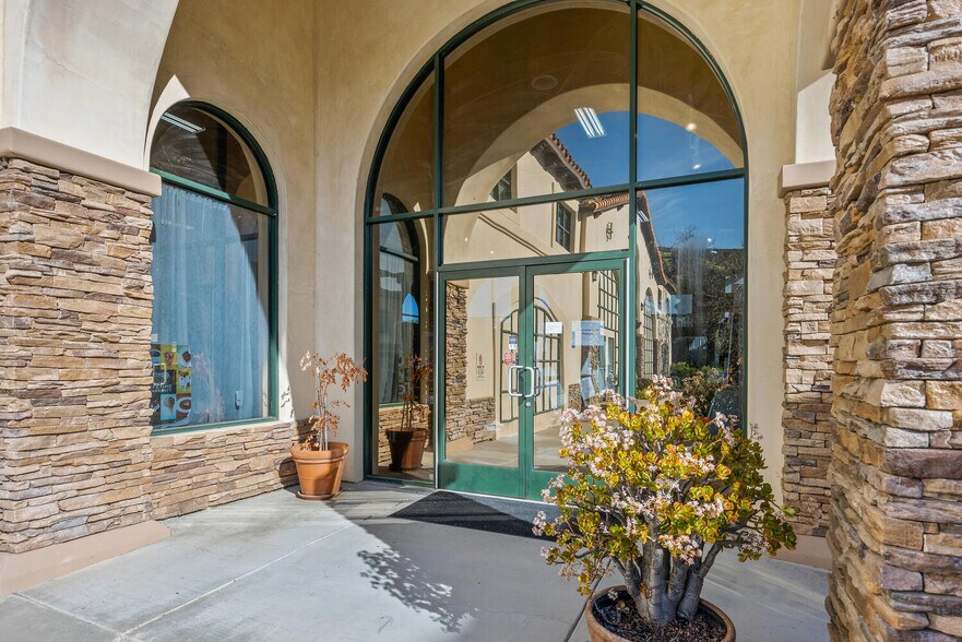 More Photos Of 28350 Roadside Dr, Agoura Hills Storefront For Sale