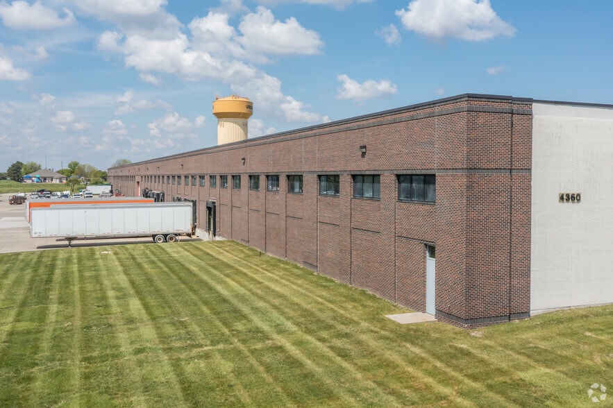 More Photos Of 4360 112th St, Urbandale Warehouse For Lease