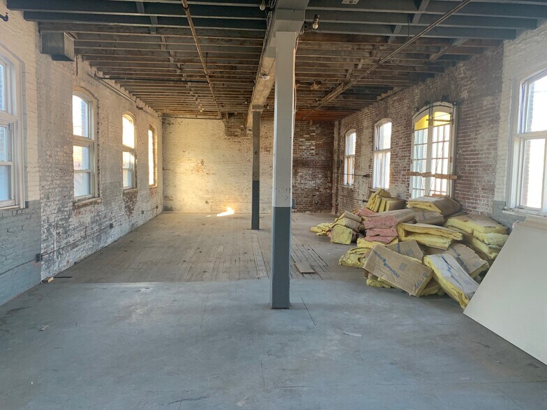 More Photos Of 1930 E Huntingdon St, Philadelphia Warehouse For Lease