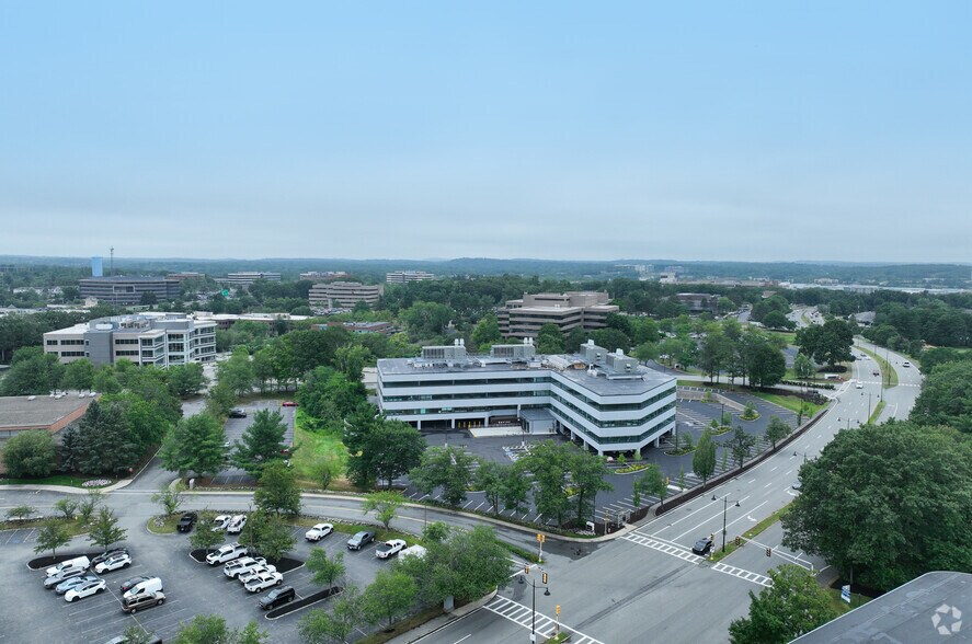 More Photos Of 5 Burlington Woods Dr, Burlington Office For Lease