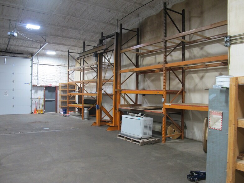 More Photos Of 1411 W Phelps St, Springfield Service For Lease