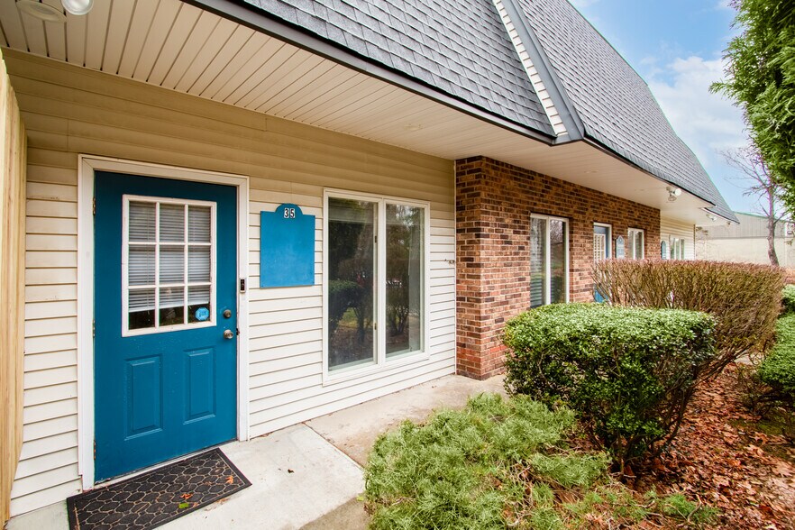 Primary Photo Of 100 S Jersey Ave, East Setauket Medical For Lease