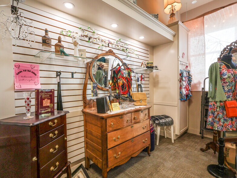 More Photos Of 4817 50 Street, Stettler Storefront Retail Office For Sale