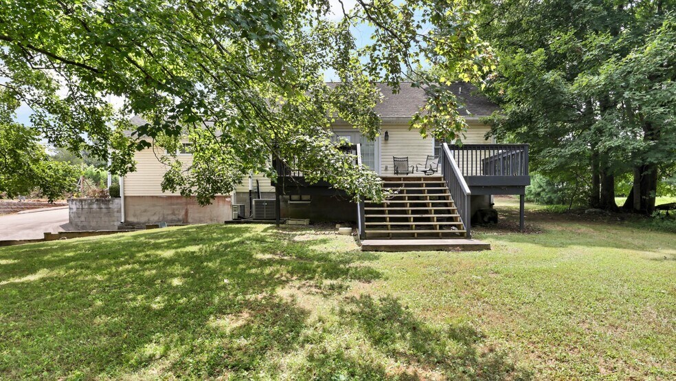 More Photos Of 451 Rossview Rd, Clarksville Office For Sale