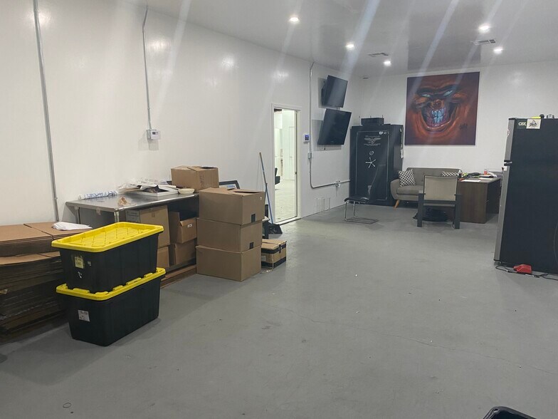 More Photos Of 3447 E 14th St, Los Angeles Warehouse For Sale