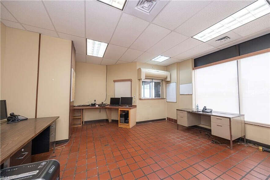 More Photos Of 1439 Sunset Blvd, Steubenville Light Manufacturing For Sale
