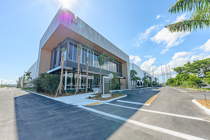 More Photos Of 311 Racetrack Loop, Pompano Beach Unknown For Lease