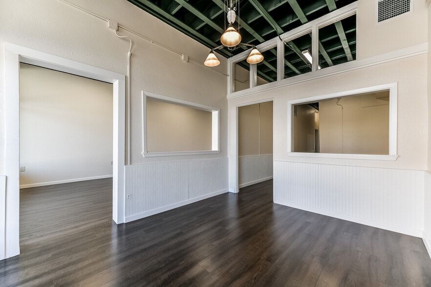 More Photos Of 121 W Sealy St, Alvin Freestanding For Sale