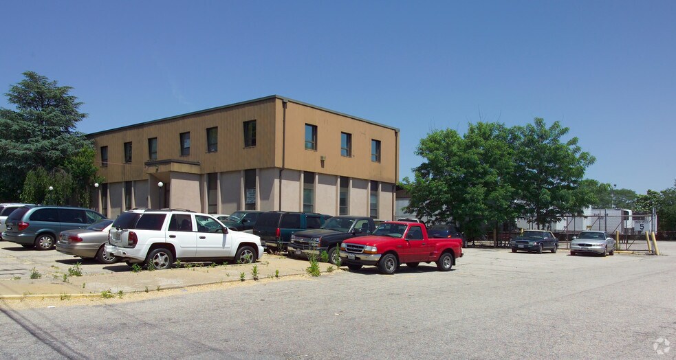 More Photos Of 125 Carlsbad St, Cranston Truck Terminal For Lease