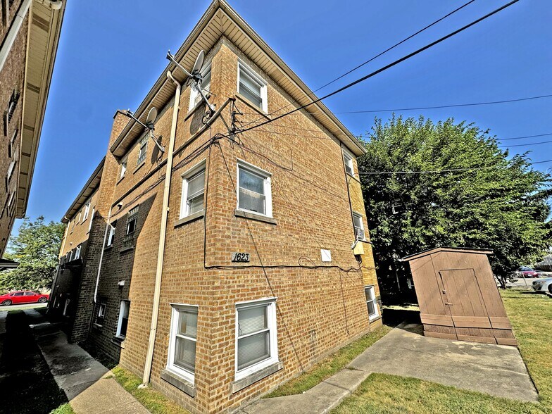 More Photos Of 1623 S Harlem Ave, Berwyn Apartments For Sale