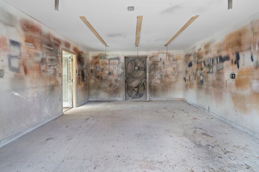 More Photos Of 9926 Denton Ave, Hudson Warehouse For Lease