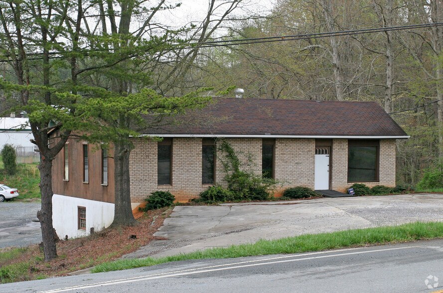 Primary Photo Of 4985-4991 Bethania Rd, Winston-Salem Office For Lease