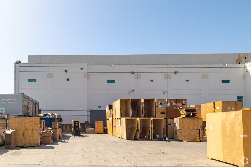 More Photos Of 13525 Crenshaw Blvd, Hawthorne Warehouse For Sale