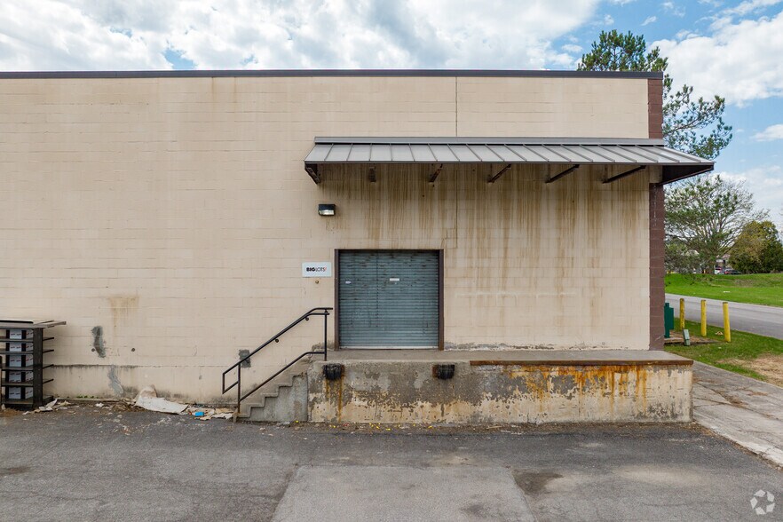 More Photos Of 102 Utica St, Hamilton General Retail For Sale