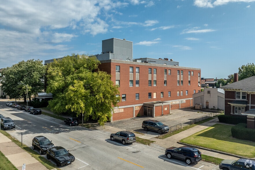 More Photos Of 239 S Cherry St, Galesburg Skilled Nursing Facility For Sale