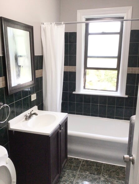 More Photos Of 7646 S Ingleside Ave, Chicago Apartments For Sale