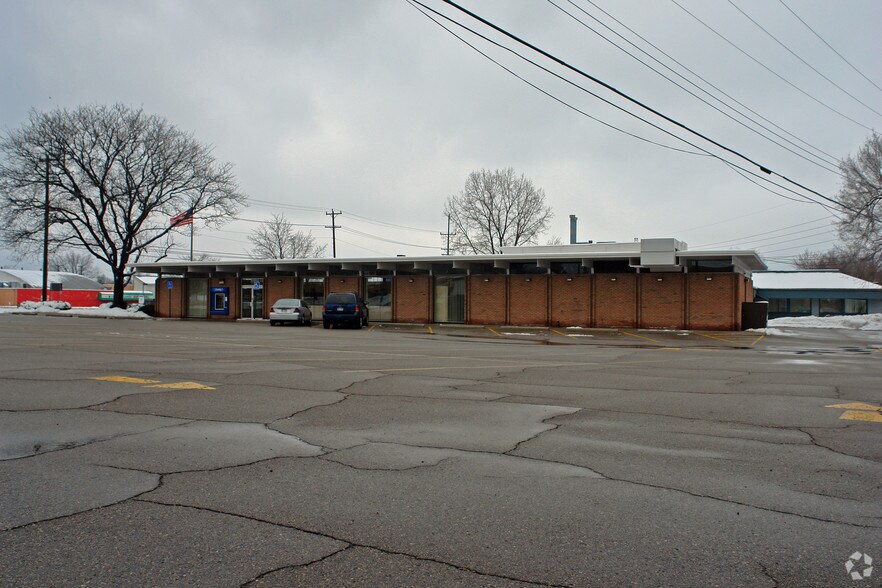 More Photos Of 2340 Orchard Lake Rd, Keego Harbor Bank For Sale