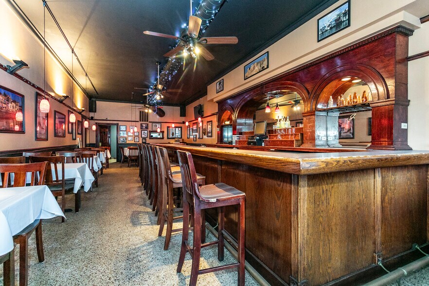 More Photos Of 1856 E Broadway, Alton General Retail For Sale