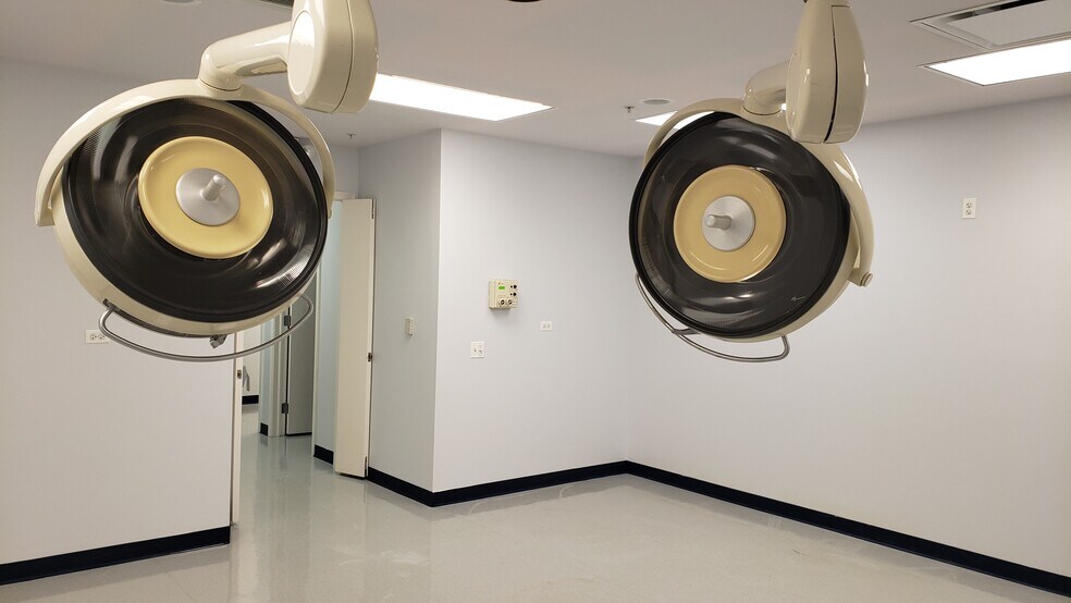 More Photos Of 912 Northwest Hwy, Fox River Grove Medical For Sale