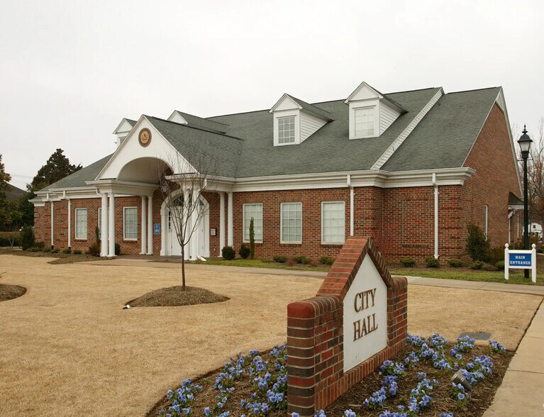 More Photos Of 118 N E Main St, Simpsonville Specialty For Lease