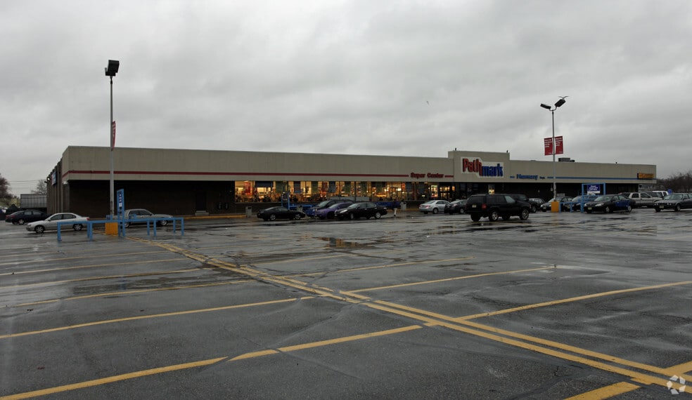 More Photos Of 115 Belmont Ave, Belleville Supermarket For Lease